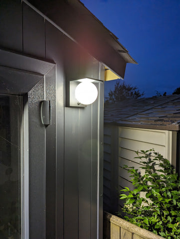 Thames Solar Wall Light